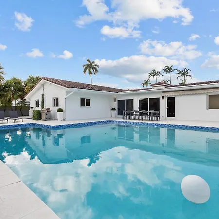 Spacious Modern Mansion W Pool & Sauna In Hollywood Close To Beach